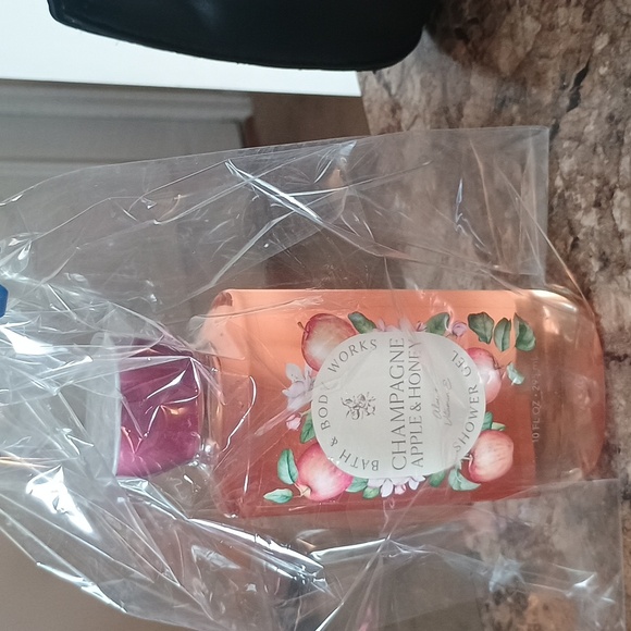 Bath & Body Works Champagne Apple & Honey Shower Gel. New. - Picture 5 of 5